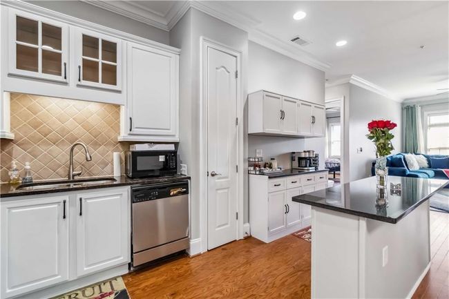 APT-1410 - 2300 Peachford Rd, Condo with 2 bedrooms, 2 bathrooms and 2 parking in Dunwoody GA | Image 14