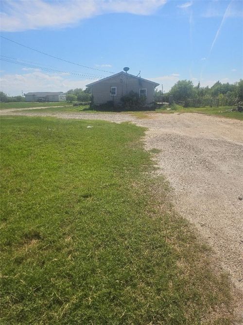 2585 Armstrong Rd, Aransas Pass, TX, 78336-6408 | Card Image