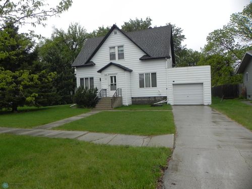 372 8th Ave N, Casselton, ND, 58012-3335 | Card Image