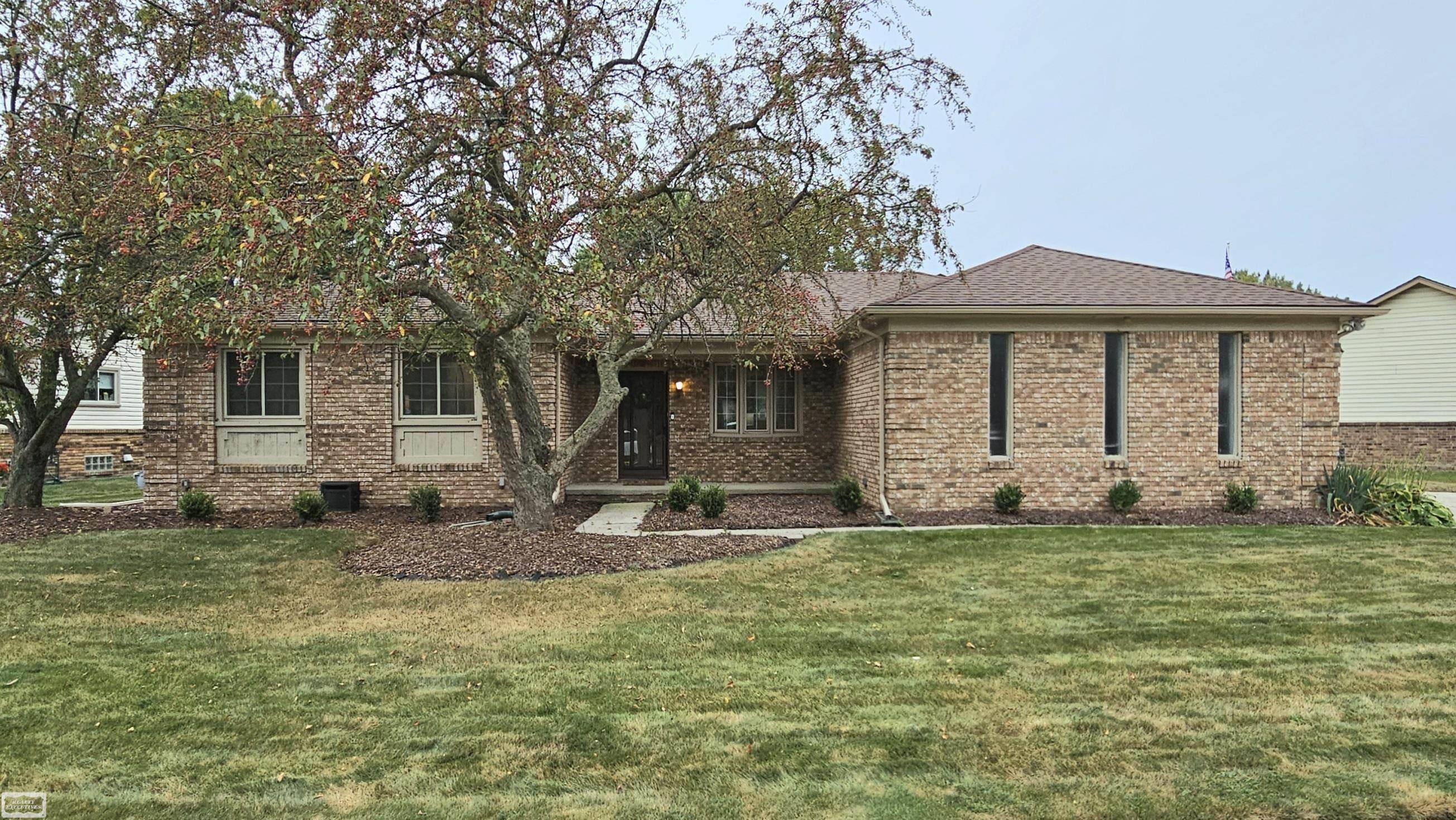 Barry St, Clinton Township, MI 48038