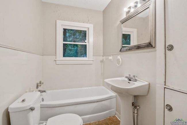 1621 &amp; 1627 Baseball Loop, House other with 5 bedrooms, 3 bathrooms and null parking in Diana TX | Image 41