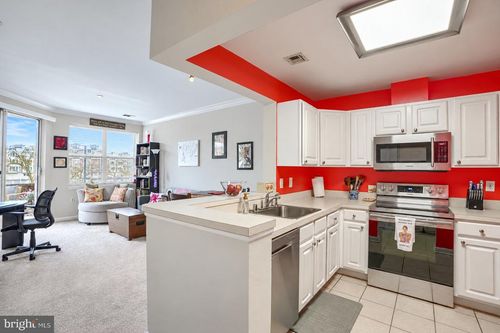 127-23 Pierside Dr, BALTIMORE, MD, 21230-5466 | Card Image