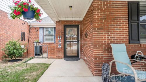 19940 Oak Leaf Cir, Cornelius, NC, 28031-9632 | Card Image