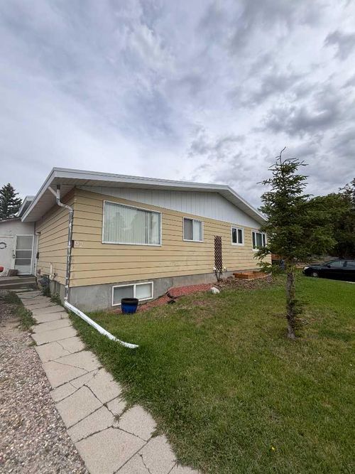 62 Carleton Rd W, Lethbridge, AB, T1K3X5 | Card Image