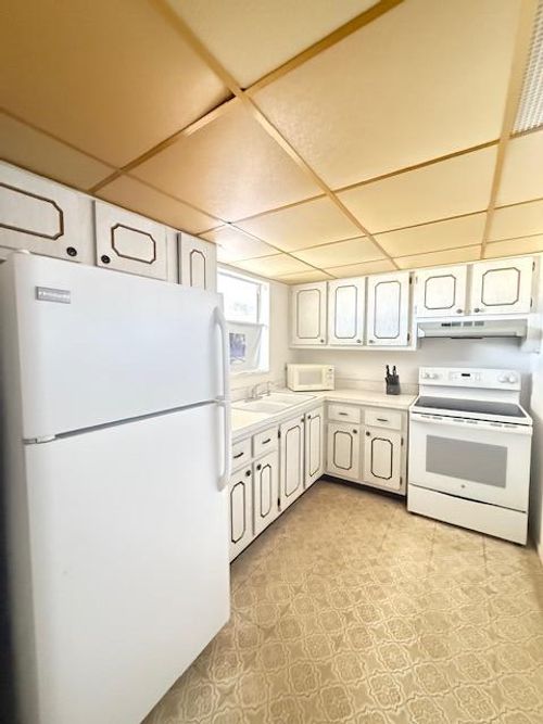 321 Lake Evelyn Dr, West Palm Beach, FL, 33411-2037 | Card Image