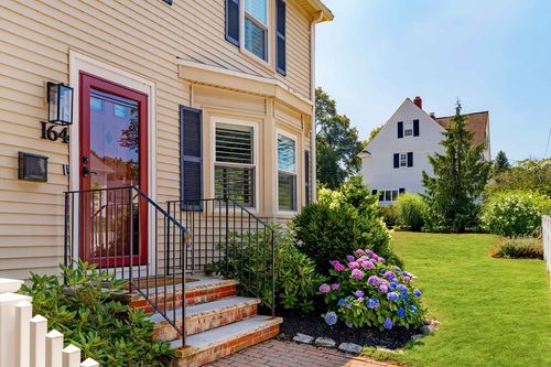 164 Walnut St, Wellesley, MA, 02481-3314 | Card Image