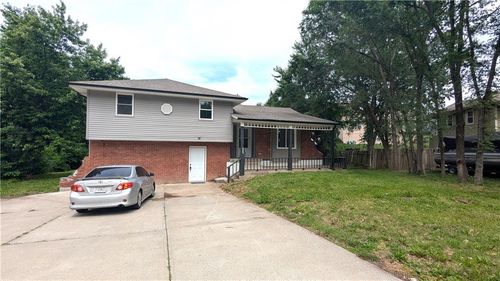 2005 N Plymouth Rd, Independence, MO, 64058-1322 | Card Image