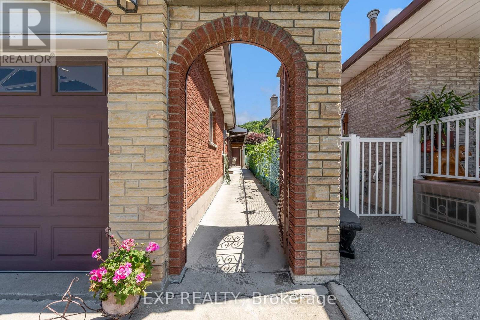 Residential in Hamilton (Gershome) 3