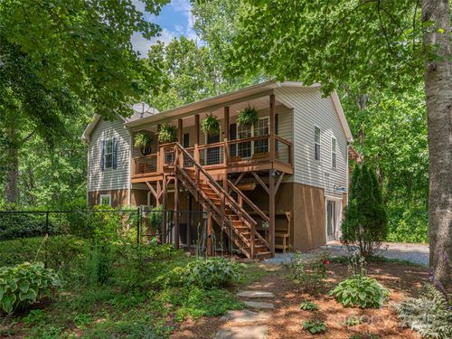 15 Maplewood Dr, Swannanoa, NC, 28778-3713 | Card Image