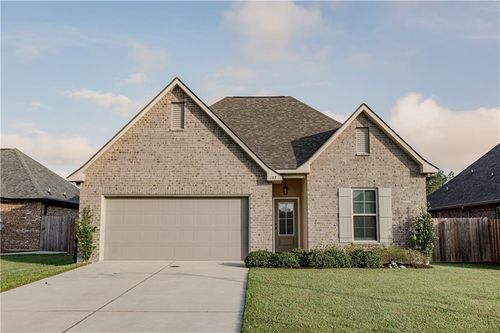137 Cypresswood Dr, Belle Chasse, LA, 70037-1693 | Card Image