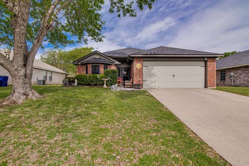 1054 Vaden Ave, Burleson, TX, 76028-5702 | Card Image