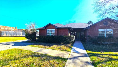 901 W Congress St, Denton, TX, 76201-4013 | Card Image