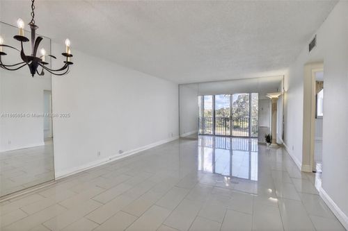 apt-308-4200 Hillcrest Dr, Hollywood, FL, 33021-7900 | Card Image
