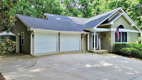 105 Eagle Ct, Westminster, SC, 29693-6417 | Card Image