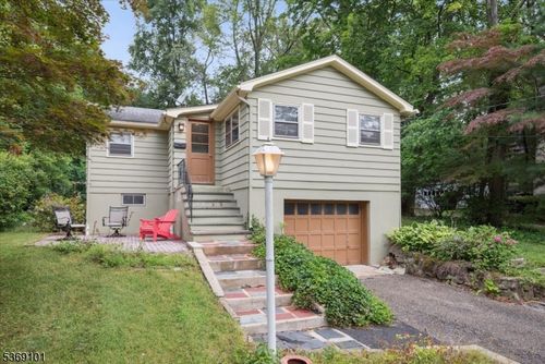 17 Woodland Ave, Mountain Lakes, NJ, 07046-1407 | Card Image