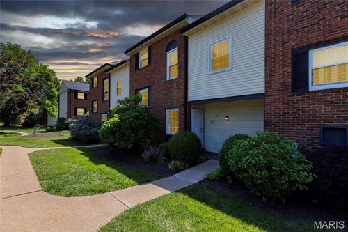 118 Conway Cove Dr, Chesterfield, MO, 63017-2072 | Card Image