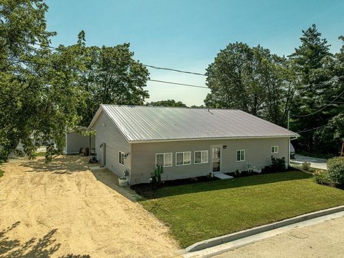102 Union St, Albany, WI, 53502-9411 | Card Image