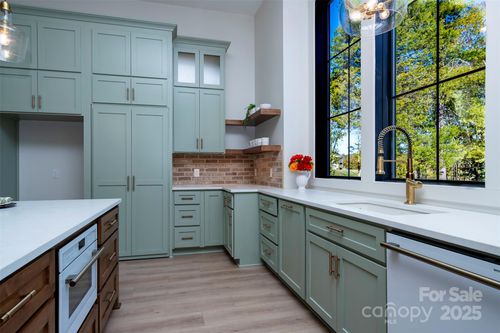 260 Broken Arrow Dr, Statesville, NC, 28677-9610 | Card Image