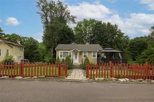 33 Hollowbrook Ct N, Cortlandt Mnr, NY, 10567-1311 | Card Image