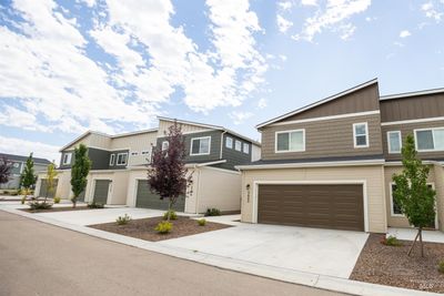 5602 Cherry Ln, Townhouse with 2 bedrooms, 3 bathrooms and 2 parking in Nampa ID | Image 3