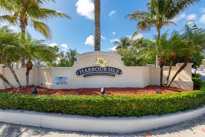 303 - 33 Harbour Isle Drive W, Condo with 2 bedrooms, 2 bathrooms and null parking in Fort Pierce FL | Image 2