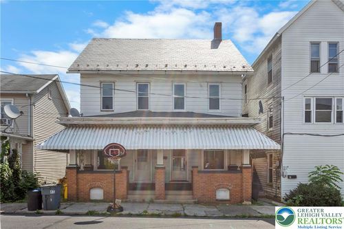 35 N 3rd St, Bangor, PA, 18013-1907 | Card Image