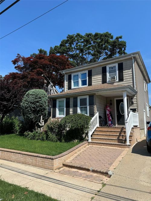 101 Harris Ave, Freeport, NY, 11520-2314 | Card Image
