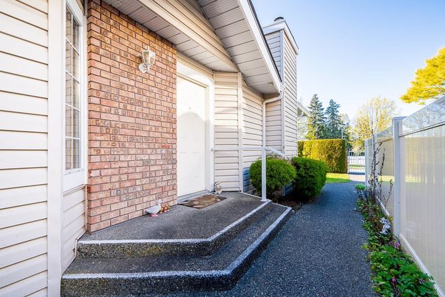 33 - 9168 Fleetwood Way, Townhouse with 3 bedrooms, 2 bathrooms and 2 parking in Surrey BC | Image 6