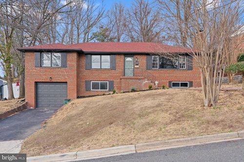 2402 Fairlawn St, TEMPLE HILLS, MD, 20748-3018 | Card Image