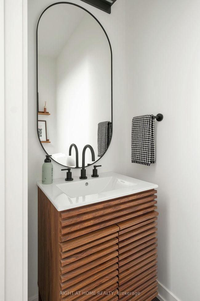 118 - 2320 Gerrard St E, Condo with 3 bedrooms, 2 bathrooms and 26 parking in Toronto ON | Image 11