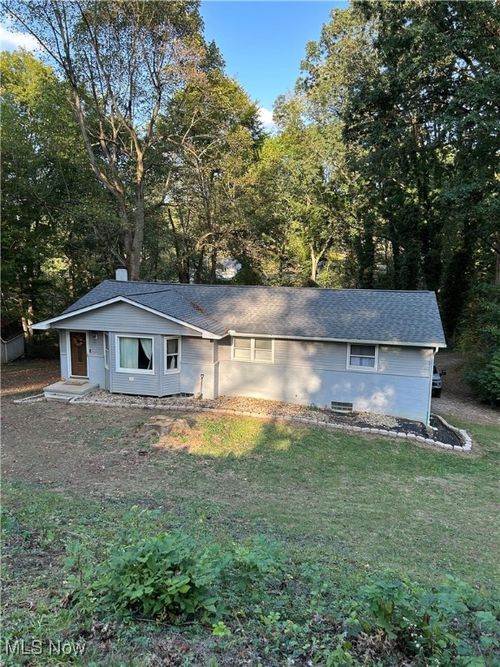 8470 Shadyview Ave Nw, Clinton, OH, 44216-9517 | Card Image