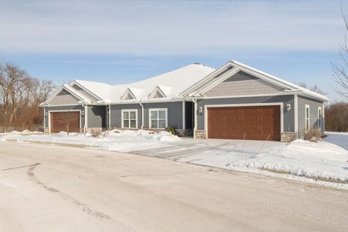 106 Phantom Lake Ct, Mukwonago, WI, 53149-5601 | Card Image