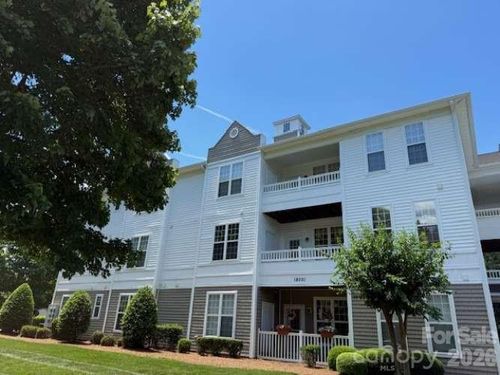 2e-18001 Delmas Dr, Cornelius, NC, 28031-9046 | Card Image