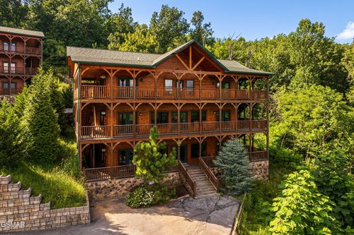 789 Mountain Stream Way, Gatlinburg, TN, 37738 | Card Image