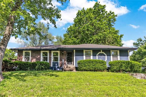 2020 Sw Morningside Dr, Blue Springs, MO, 64015-4746 | Card Image