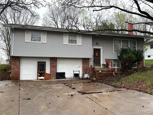 8 Cimmaron Dr, Saint Charles, MO, 63304-7256 | Card Image