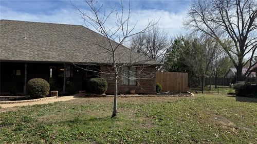 1708 Wilshire Dr, Duncan, OK, 73533-1432 | Card Image