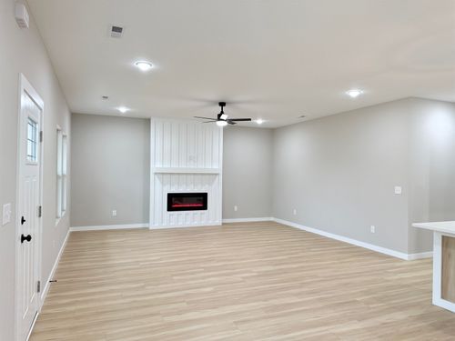 825 Campobello Gramling School Rd, Campobello, SC, 29322-8438 | Card Image