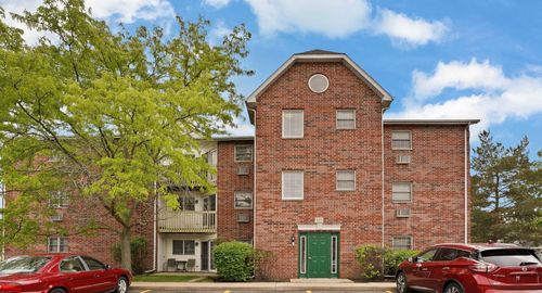 2c-330 Leah Ln, Woodstock, IL, 60098-7175 | Card Image