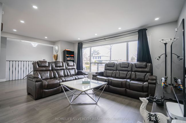 72 Brookland Dr, House other with 5 bedrooms, 4 bathrooms and 4 parking in Brampton ON | Image 4