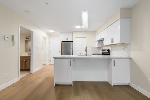 205-1823 E Georgia St, Vancouver, BC, V5L2B5 | Card Image