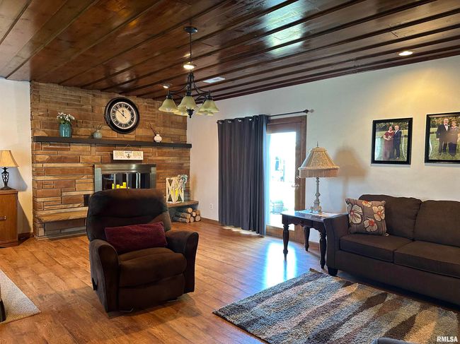 24 E Gillet St, House other with 3 bedrooms, 2 bathrooms and null parking in Preston IA | Image 15
