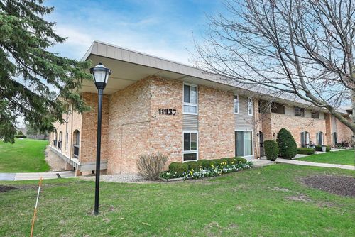 8-11957 W Appleton Avenue, Milwaukee, WI, 53224 | Card Image