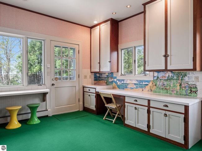 431 Michigan Ave, House other with 10 bedrooms, 7 bathrooms and null parking in Charlevoix MI | Image 36