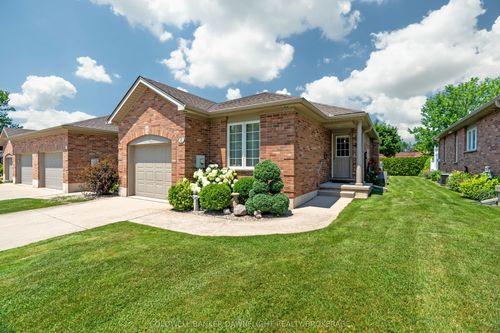 8 Shadow Lane, Exeter, ON, N0M1S1 | Card Image