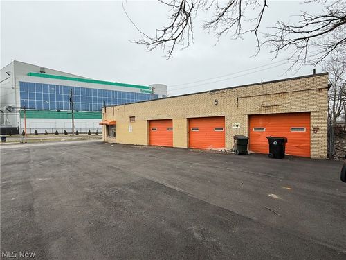 17609 S Miles Rd, Warrensville Heights, OH, 44128-3913 | Card Image