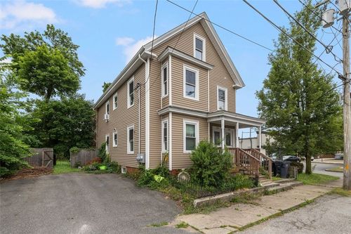 268 Washington St, Warwick, RI, 02888-2728 | Card Image