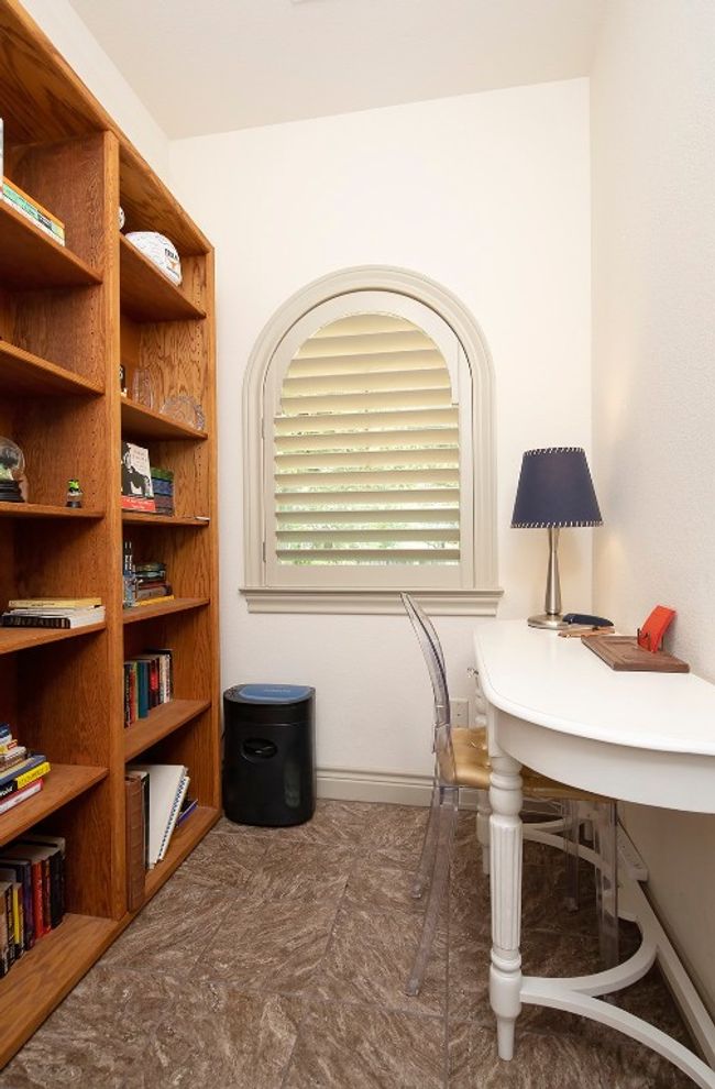Study/office nook off of dining room. | Image 16