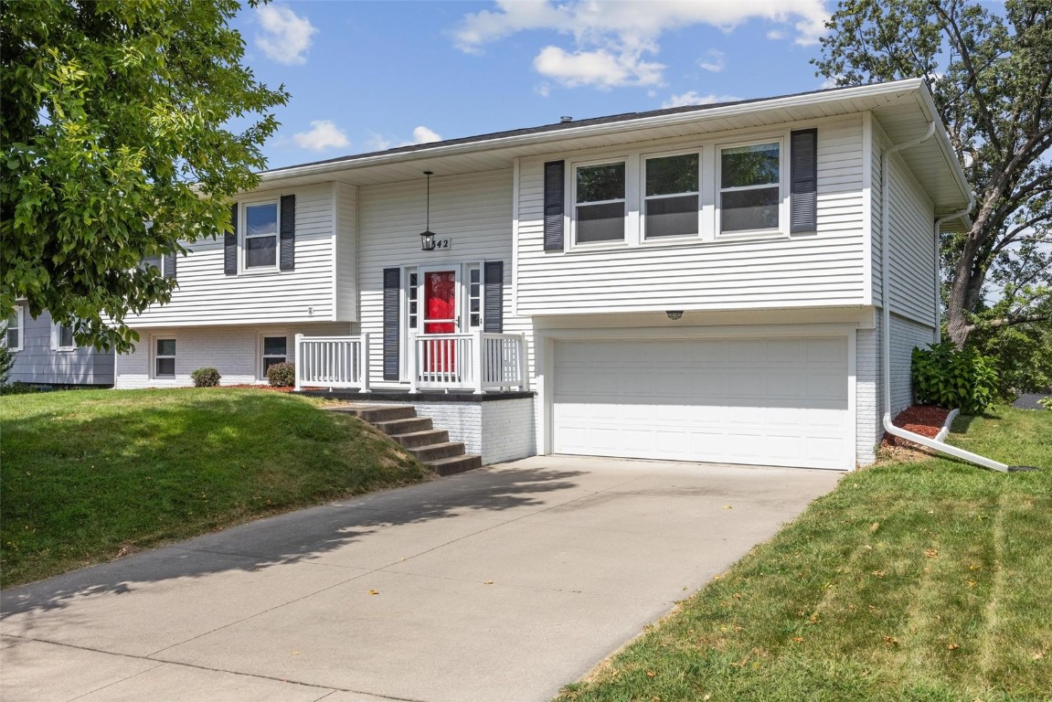 Windsor Dr, Cedar Rapids, IA 52402