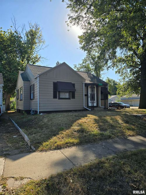 1030 S 13th St, Pekin, IL, 61554-4956 | Card Image